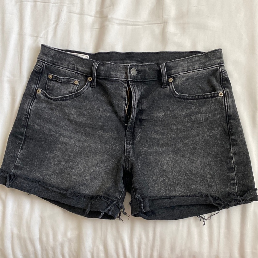 GAP 5” Mid Rise Black Denim Shorts with Washwell size 30 / 10